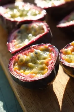 Fruits-de-la-passion-production-locale-Biocoop